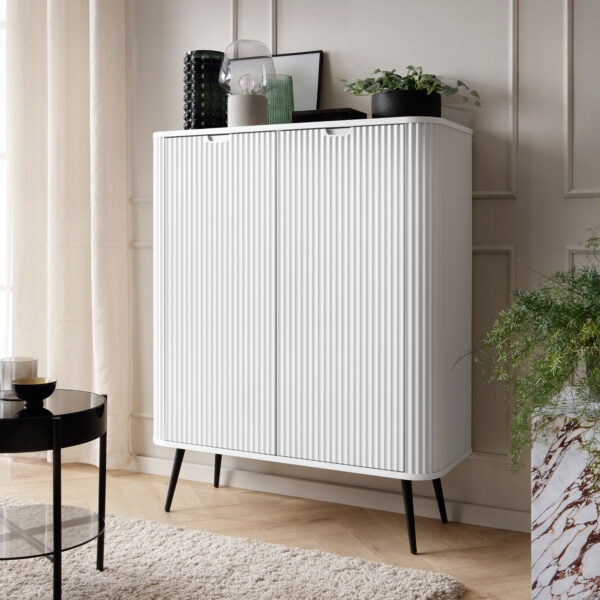Commode MORDEN K103 – Blanche – Façades rainurées – Largeur 103 cm, Hauteur 129 cm, Profondeur 39 cm – Image 2