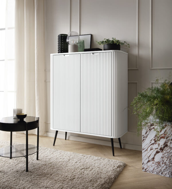 Commode MORDEN K103 – Blanche – Façades rainurées – Largeur 103 cm, Hauteur 129 cm, Profondeur 39 cm – Image 6
