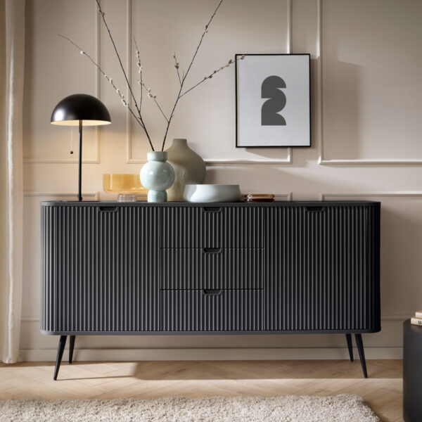 Commode MORDEN KSZ168 – Noire – Façades rainurées – 3 Tiroirs – Largeur 168 cm, Hauteur 87 cm, Profondeur 39 cm – Image 2