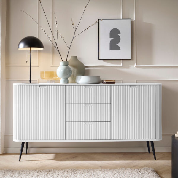 Commode MORDEN KSZ168 – Blanche – Façades rainurées – 3 Tiroirs – Largeur 168 cm, Hauteur 87 cm, Profondeur 39 cm – Image 2