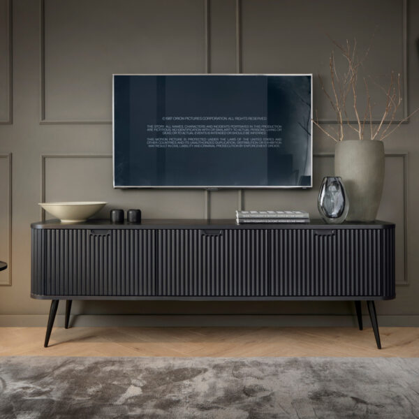 Meuble TV MORDEN – Noir – Façades rainurées – Largeur 168 cm, Hauteur 56 cm, Profondeur 39 cm – Image 2