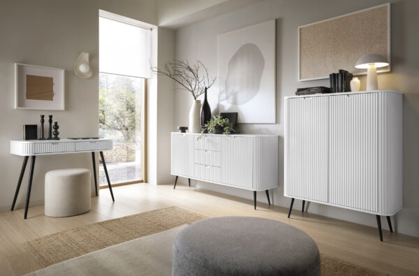 Meuble TV MORDEN – Blanc – Façades rainurées – Largeur 168 cm, Hauteur 56 cm, Profondeur 39 cm – Image 5
