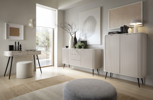 Meuble TV MORDEN – Cachemire – Façades rainurées – Largeur 168 cm, Hauteur 56 cm, Profondeur 39 cm – Image 5