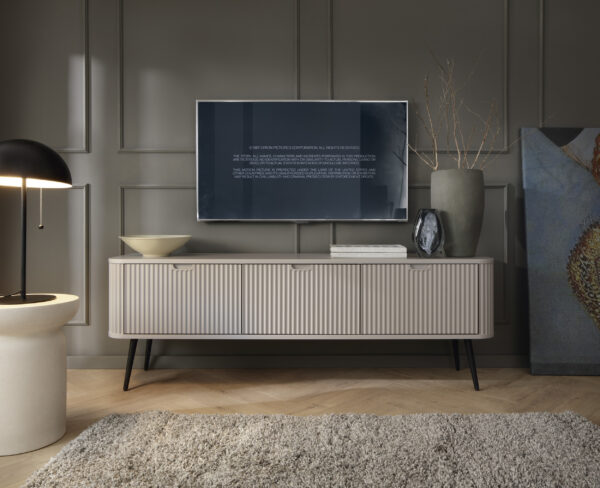 Meuble TV MORDEN – Cachemire – Façades rainurées – Largeur 168 cm, Hauteur 56 cm, Profondeur 39 cm – Image 6