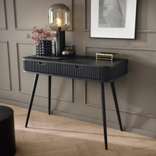 Coiffeuse MORDEN – Noire – Façades rainurées – 2 Tiroirs – Largeur 103 cm, Hauteur 80 cm, Profondeur 49 cm – Image 2