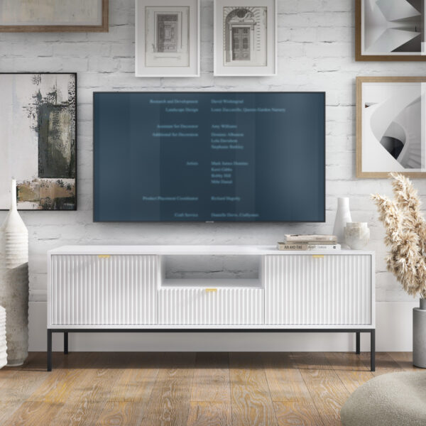 Meuble TV NANAIMO - Blanc - Poignées dorées - Largeur 154 cm, Hauteur 56 cm, Profondeur 39 cm – Image 2