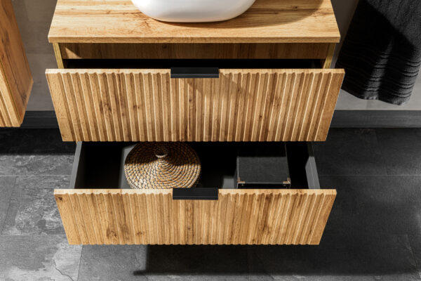 Meuble suspendu avec lavabo et plan de travail ADEN - chêne Wotan - façades rainurées - 2 tiroirs - 80 x 75 x 46 cm – Image 4